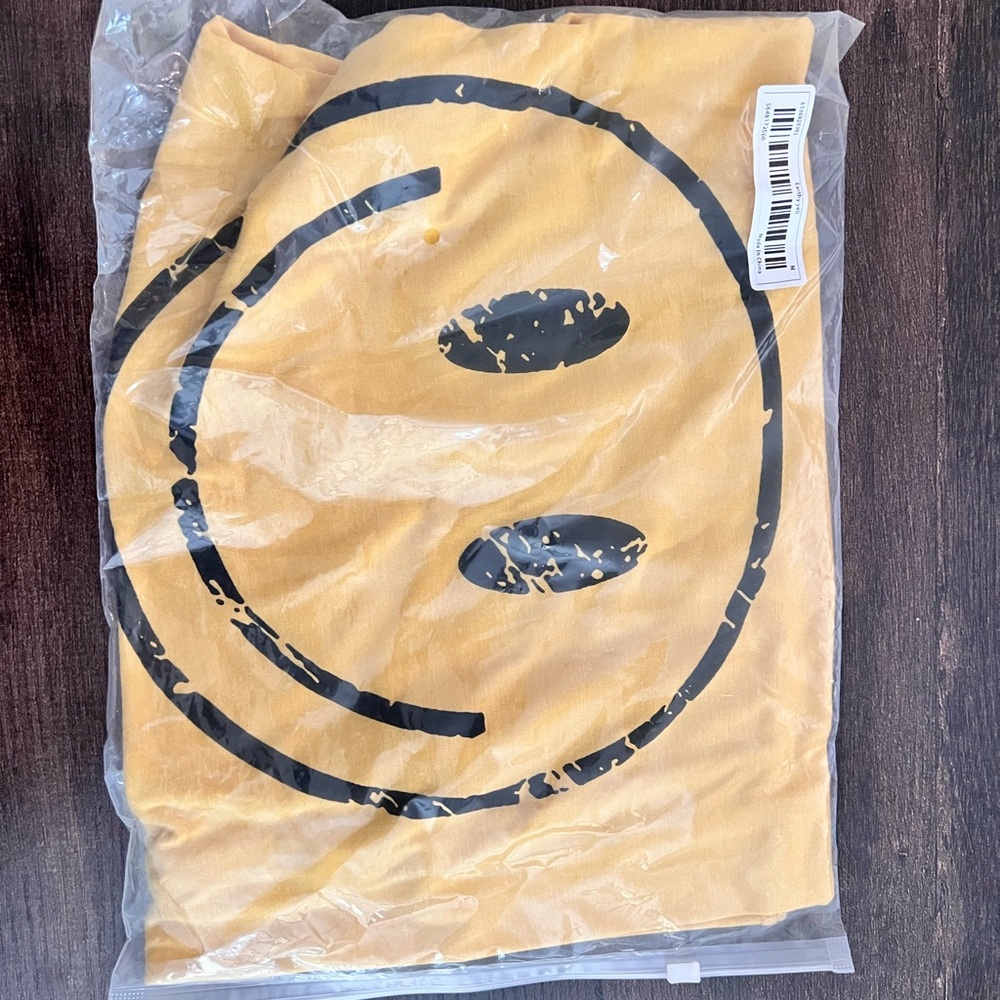Brand new smiley face tank - Picture 2 of 3